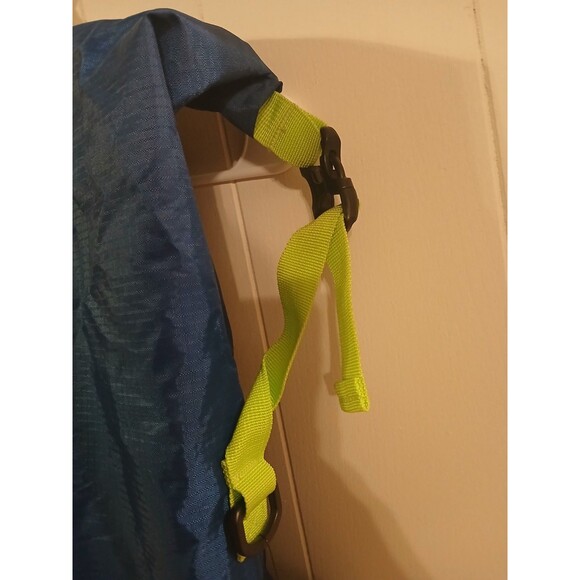 Geckobrands Lightweight 30L Waterproof Backpack Blue Camping Fishing Diving - Picture 3 of 6